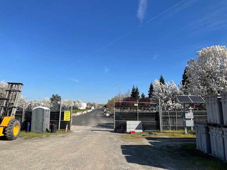 More Photos Of 5900 Outfall Cir, Sacramento Land For Lease