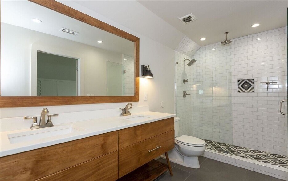 More Photos Of 911 Creekside Ct, Helena Storefront Retail Residential For Sale