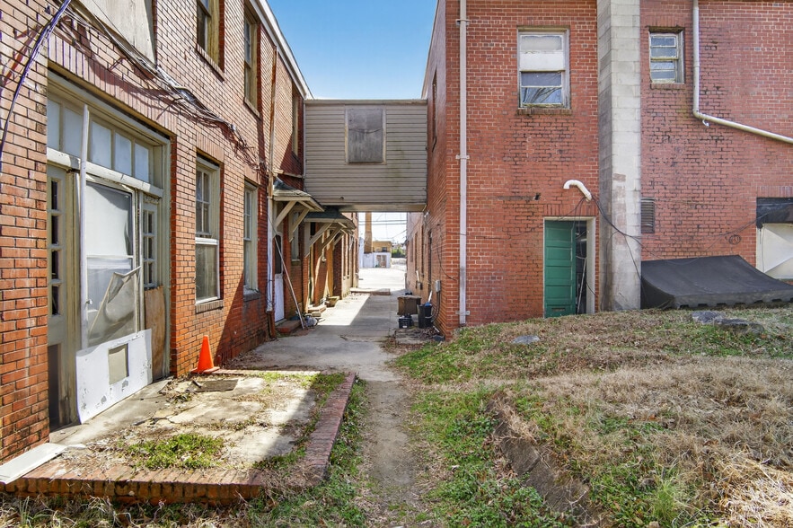 More Photos Of 1010 S Garnett St, Henderson Hotel For Sale