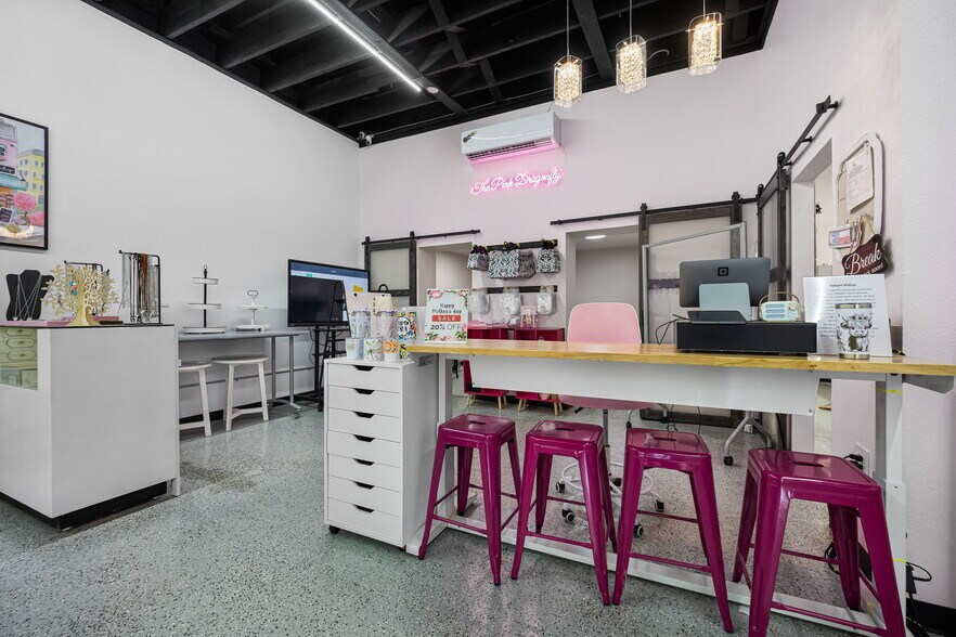 More Photos Of 333 S Commercial St, Aransas Pass Storefront For Sale