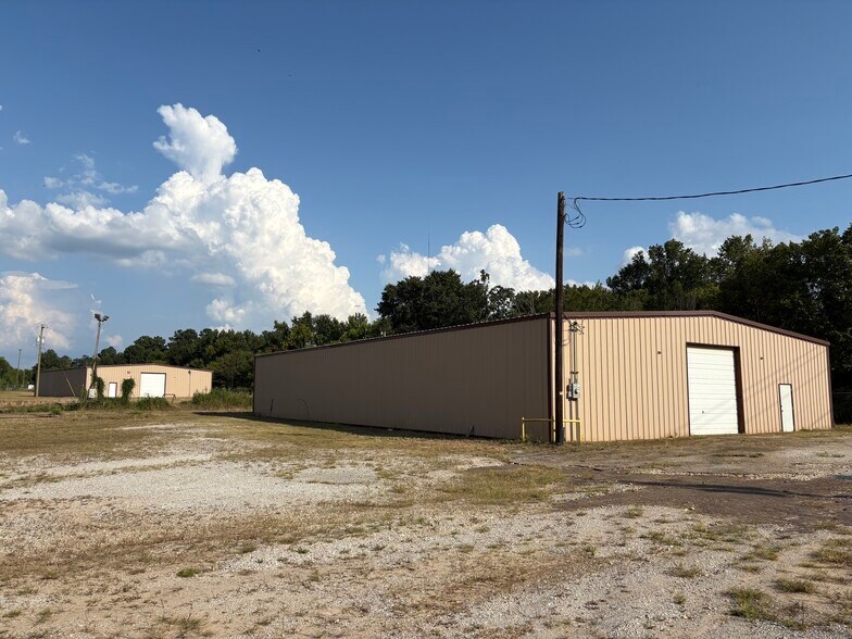 More Photos Of 1516 S Sycamore St, Palestine Warehouse For Sale