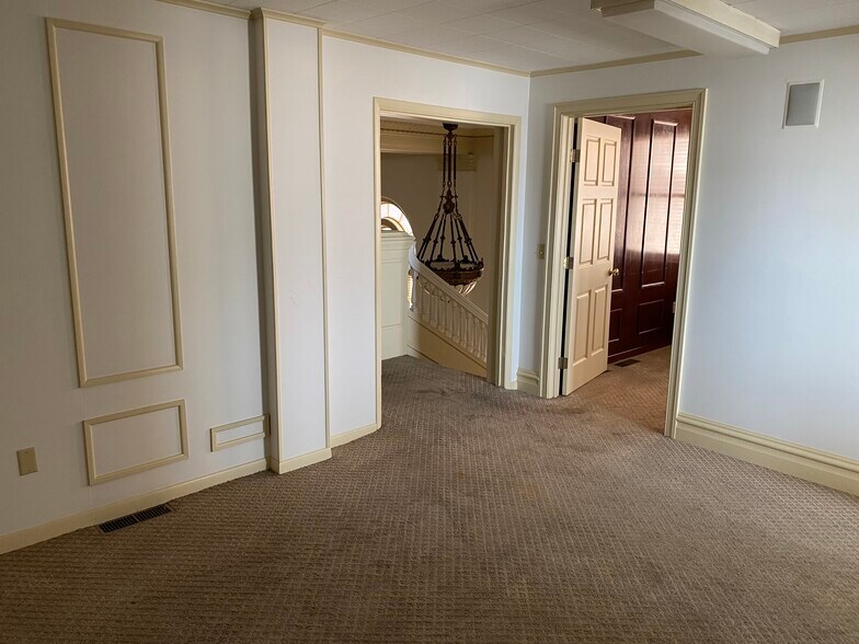 More Photos Of 522 9th St, Huntington Loft Creative Space For Lease