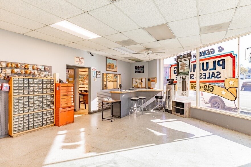 More Photos Of 8870-8878 La Mesa Blvd, La Mesa Storefront For Sale