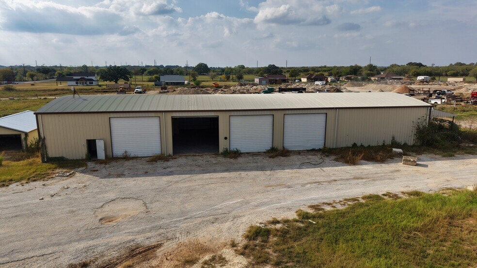 More Photos Of 14685 Old Frio City Rd, Lytle Warehouse For Lease