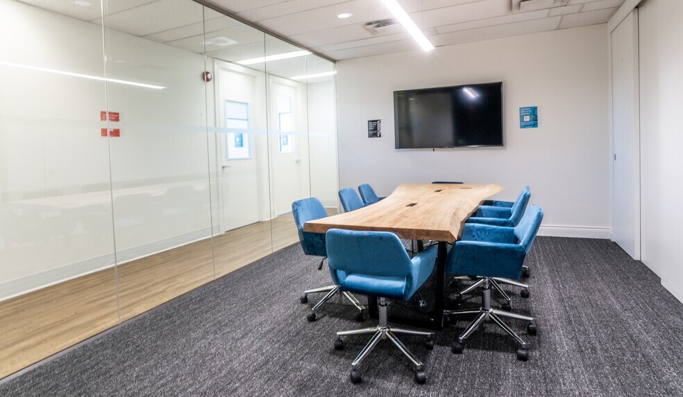 More Photos Of 180 Dundas St W, Toronto Office For Lease