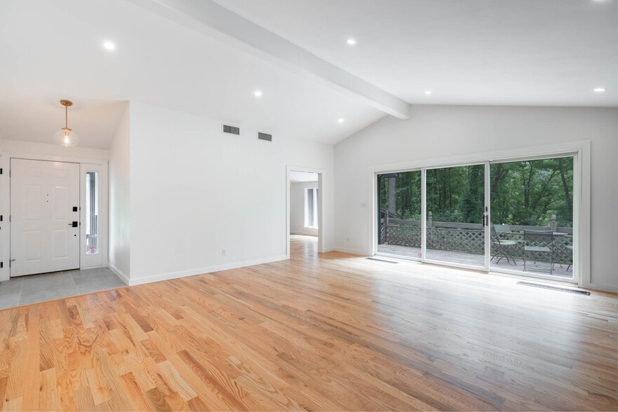 More Photos Of 228 Pattonwood Dr, Southington Multifamily For Sale