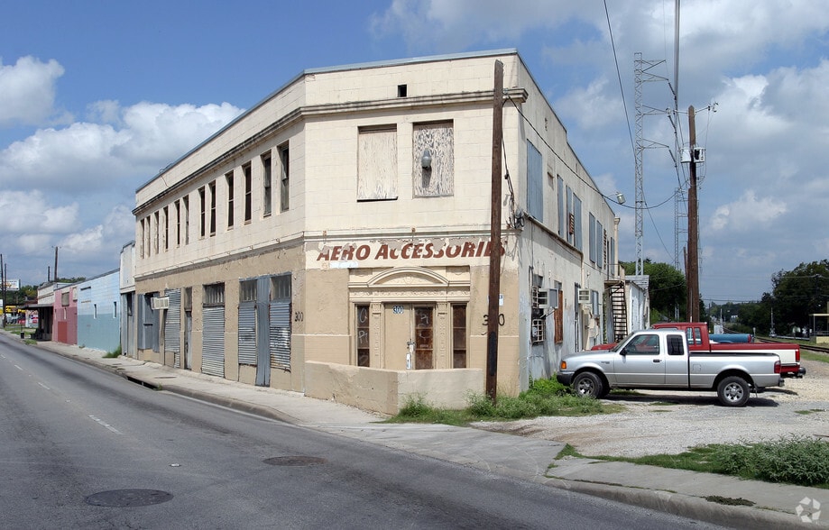 More Photos Of 300 Fredericksburg Rd, San Antonio Warehouse For Lease