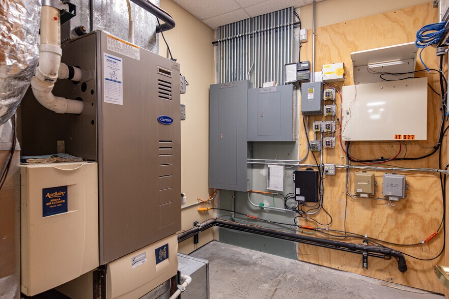 More Photos Of 927 E Main St, Winneconne Office For Sale