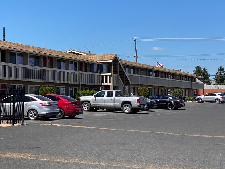 More Photos Of 408 Yakima Valley Hwy, Sunnyside Hotel For Sale