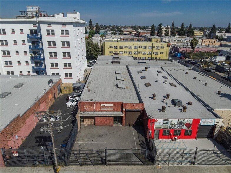 More Photos Of 2622 S Grand Ave, Los Angeles Warehouse For Sale