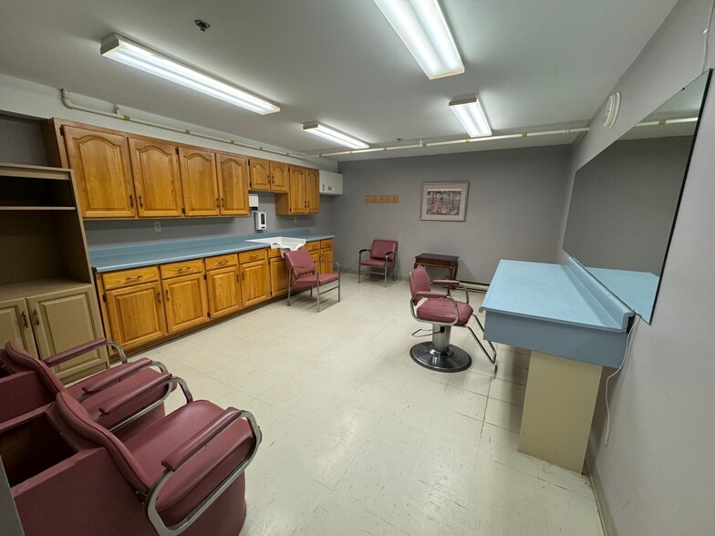 More Photos Of 725 Gibralter St, Norfolk Flex For Sale