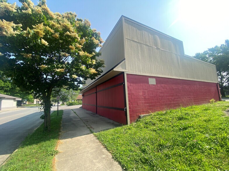 More Photos Of 1610 Arrow Ave, Anderson Restaurant For Sale