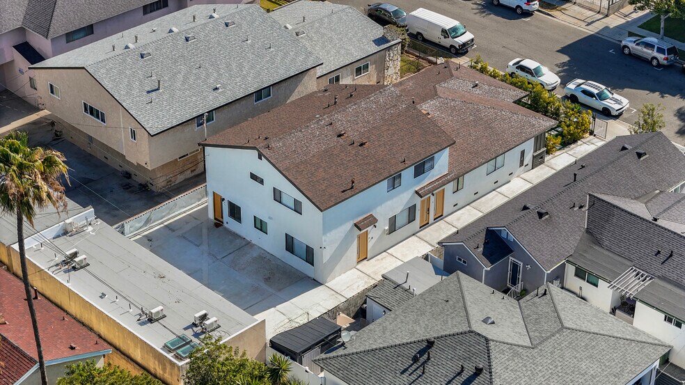 More Photos Of 12527 Cranbrook Ave, Hawthorne Apartments For Sale