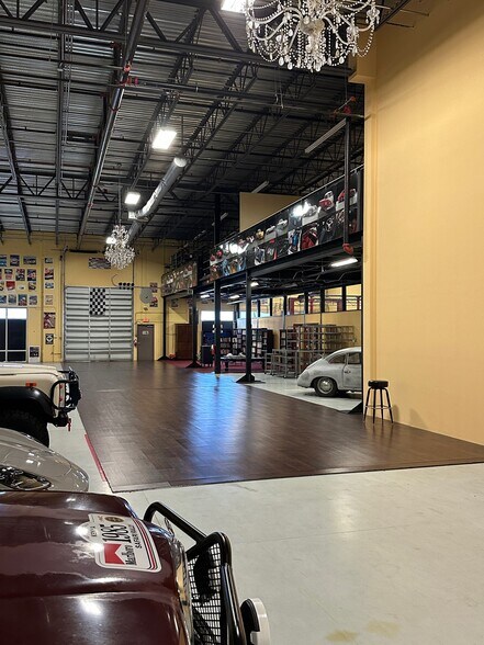 More Photos Of 14930 Corporate Rd S, Jupiter Warehouse For Sale
