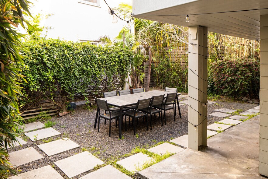 More Photos Of 608 Westminster Ave, Venice Apartments For Sale