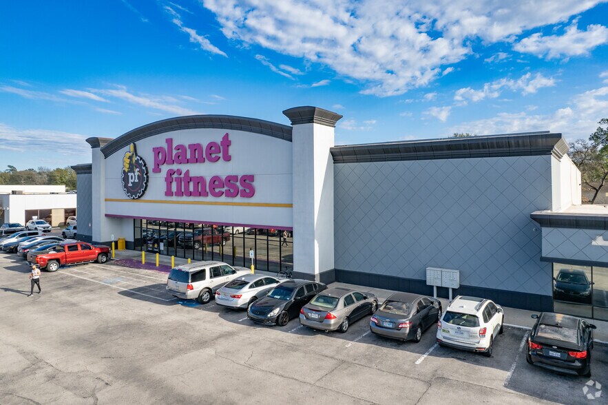 More Photos Of 4501-4765 W FM 1960 Rd, Houston Unknown For Lease