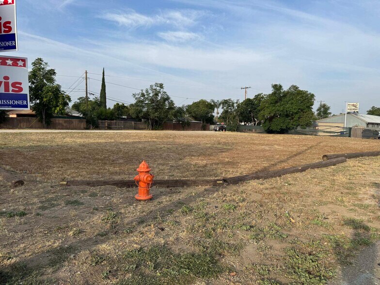 More Photos Of 24769 5th St, San Bernardino Office For Sale