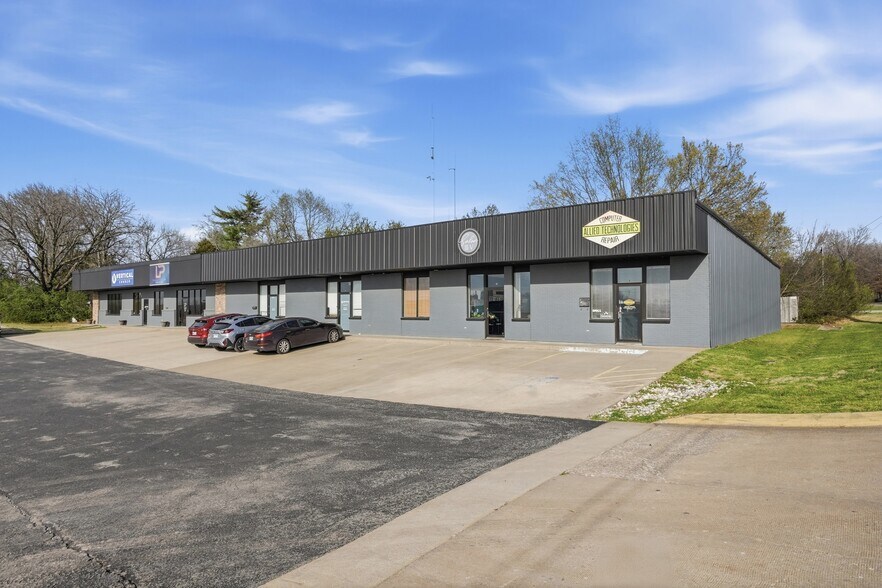 More Photos Of 3416-3422 N College Ave, Fayetteville Unknown For Lease