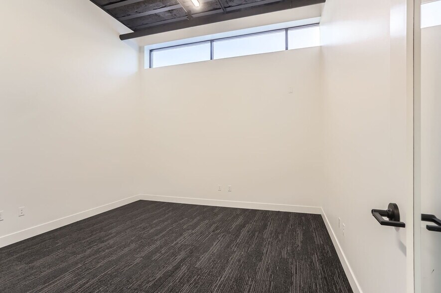 More Photos Of 1495 Overlook Dr, Lafayette Light Manufacturing For Lease