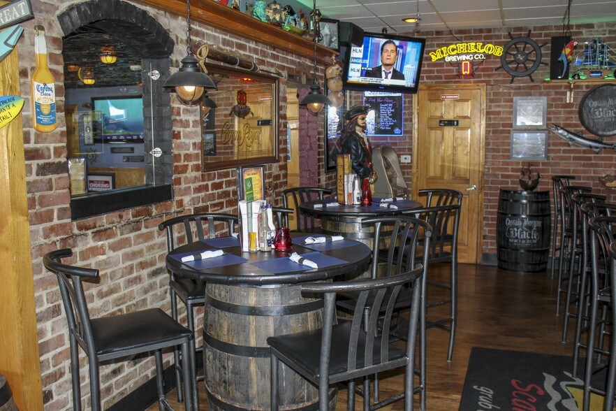 More Photos Of 6558 Lake Shore Rd, Derby Restaurant For Sale