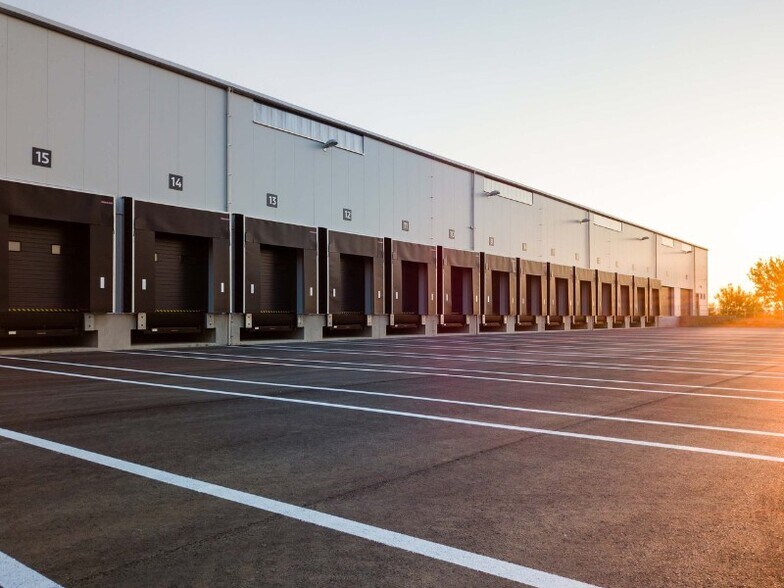 More Photos Of 1000 N Post Oak Rd, Houston Unknown For Lease