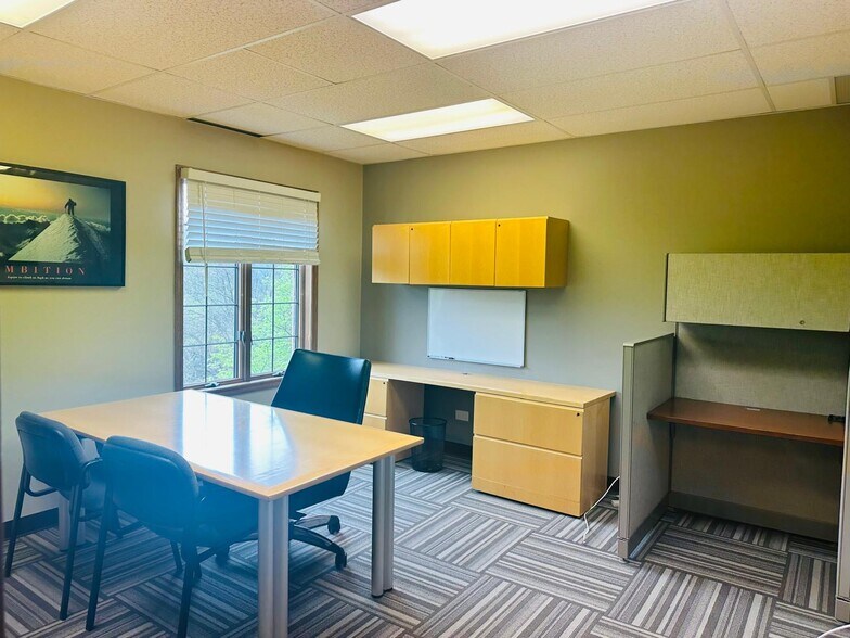 More Photos Of 1440 Maple Ave, Lisle Office For Lease