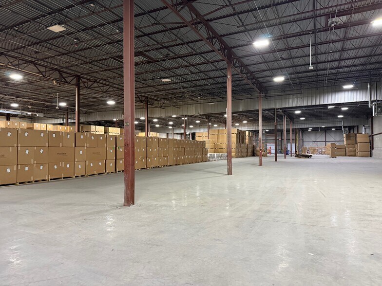 More Photos Of 10 New Rd, Rumford Warehouse For Lease