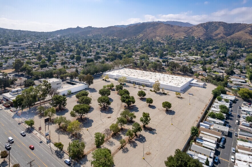 More Photos Of 8040 Foothill Blvd, Sunland Freestanding For Lease