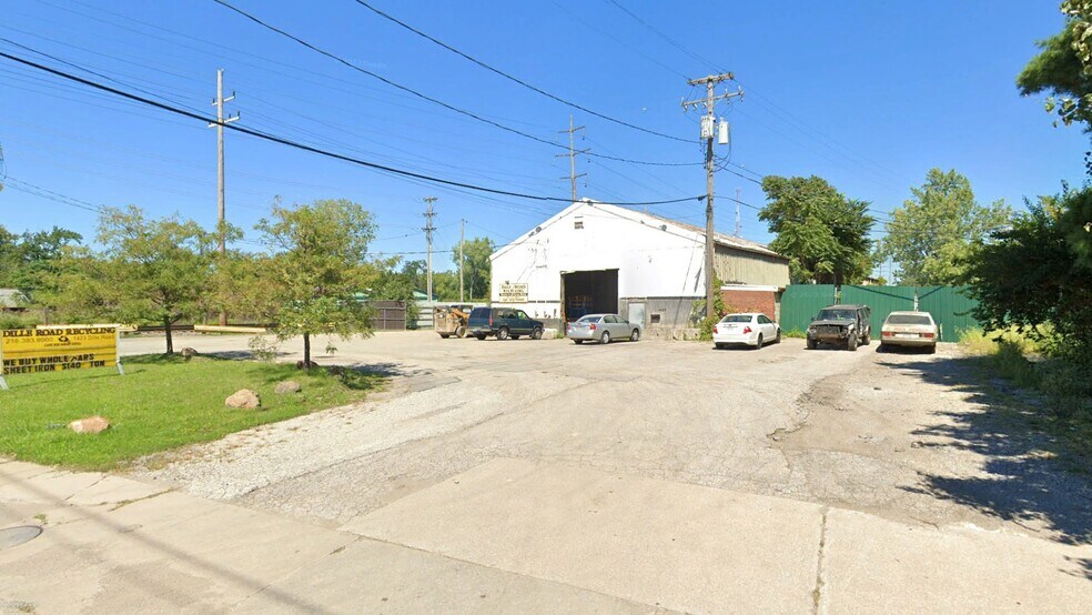 More Photos Of 1423 Dille Rd, Euclid Warehouse For Lease