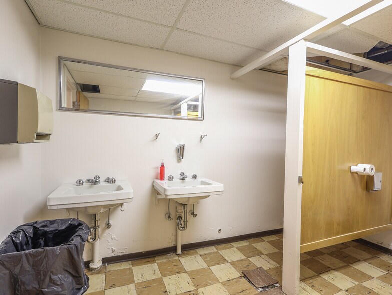 More Photos Of 5002 50 st, Stettler Flex For Sale