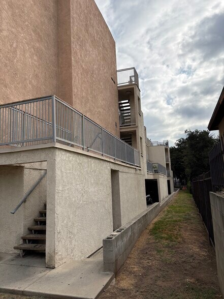 More Photos Of 1095 N Raymond Ave, Pasadena Apartments For Sale