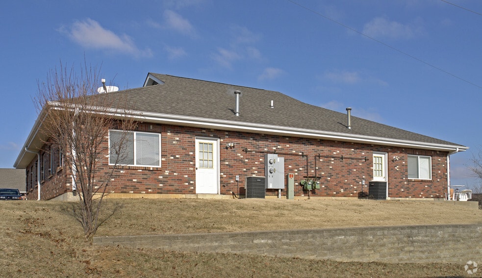 More Photos Of 20-22 Portwest Ct, Saint Charles Office For Lease