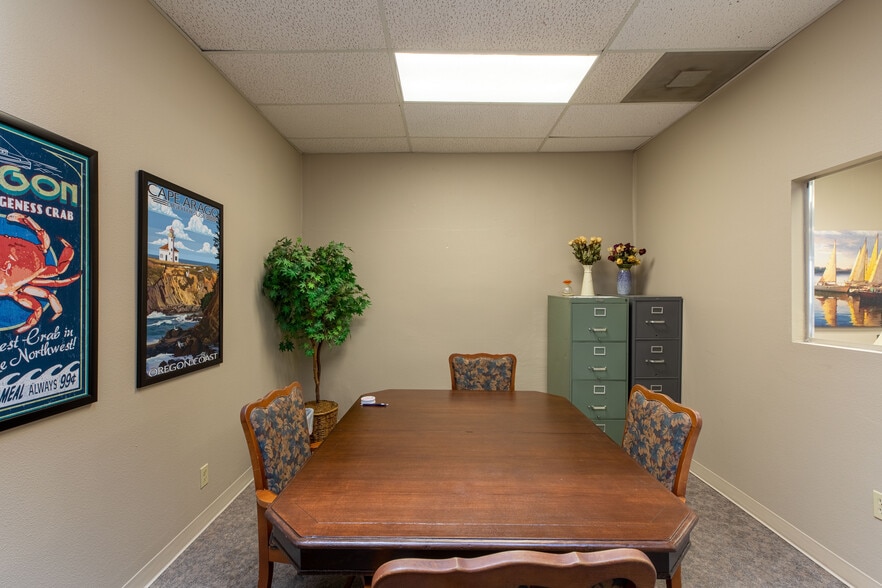 More Photos Of 340 Central Ave, Coos Bay Medical For Lease