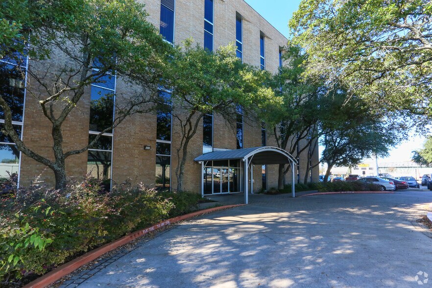 More Photos Of 7701 N Lamar Blvd, Austin Unknown For Lease