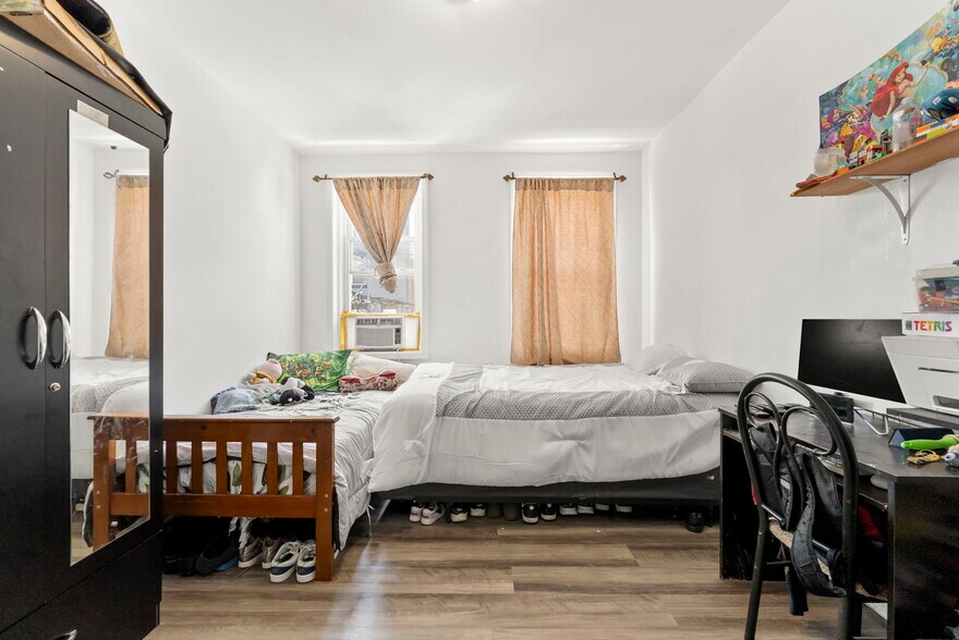 More Photos Of 204 Parkhurst St, Newark Apartments For Sale