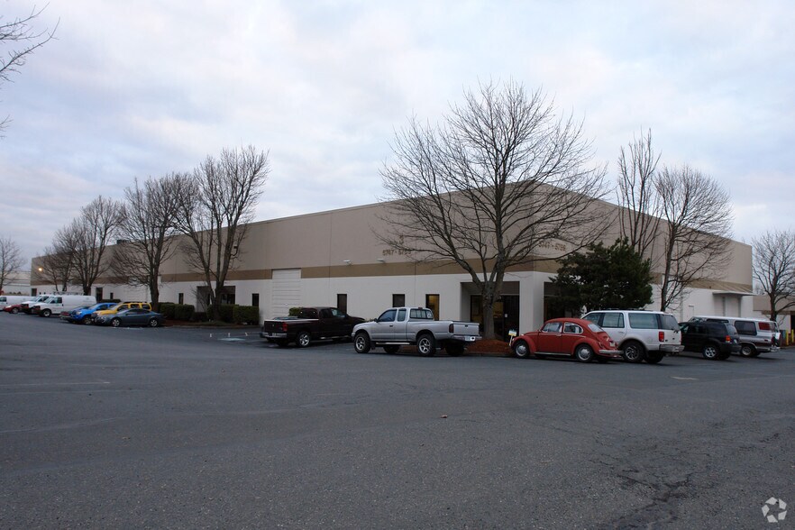 More Photos Of 5747-5759 NE Columbia Blvd, Portland Warehouse For Lease