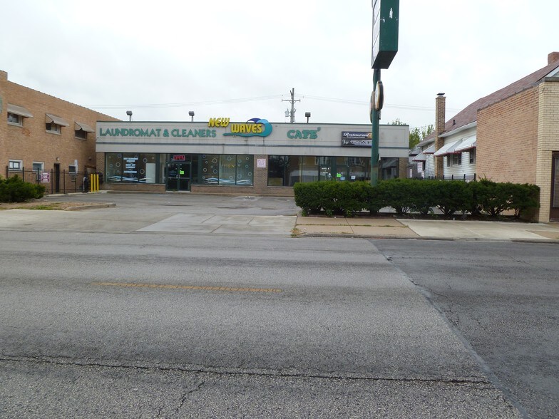 More Photos Of 6043-6049 W Addison St, Chicago Restaurant For Sale