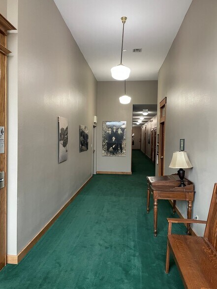 More Photos Of 419 W Broadway St, Muskogee Office For Lease