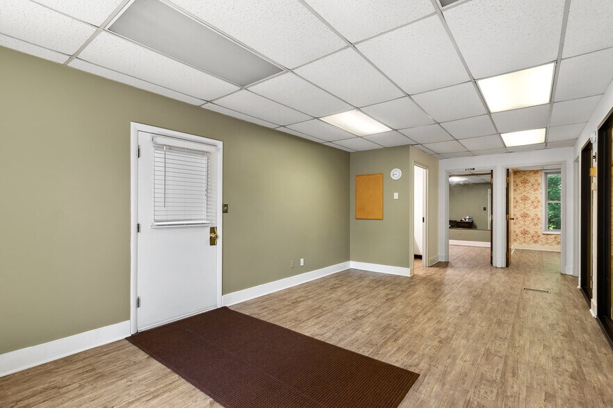More Photos Of 279 N Main St, Kilmarnock General Retail For Sale