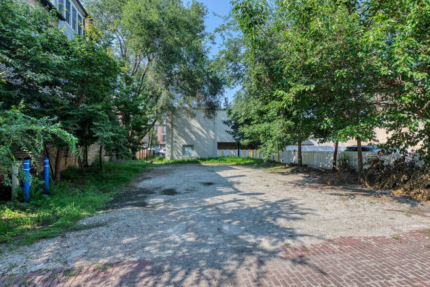 More Photos Of 2125 W North Ave, Chicago Storefront Retail Office For Lease