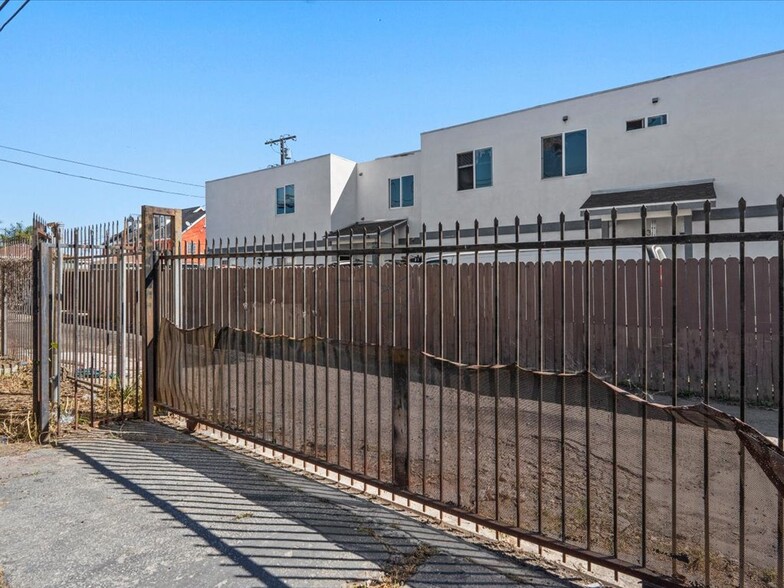 More Photos Of 10914 S Figueroa St, Los Angeles Hotel For Sale