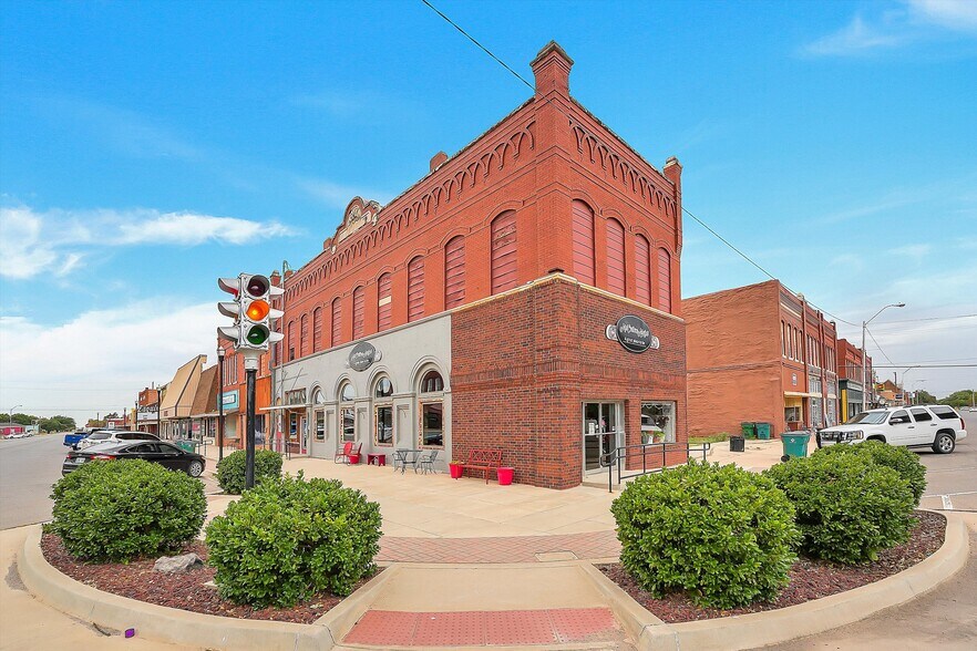 More Photos Of 100 W 4th St, Hobart Restaurant For Sale