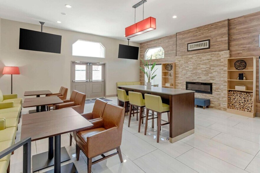 More Photos Of 1000 Admiral Callaghan Ln, Vallejo Hotel For Sale