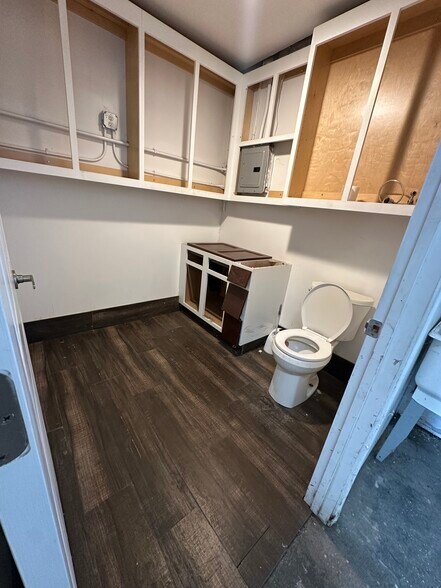 More Photos Of 107 Business Park Way, Atwater Warehouse For Lease