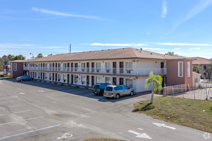 More Photos Of 4700 W Irlo Bronson Memorial Hwy, Kissimmee Hotel For Sale