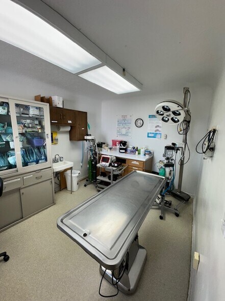 More Photos Of 7439 Tyler Blvd, Mentor Veterinarian Kennel For Sale