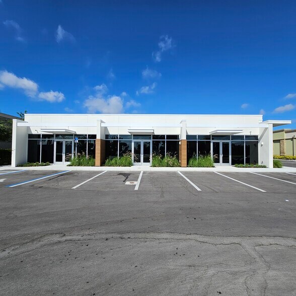 More Photos Of 10061 University Plaza Dr, Fort Myers Storefront Retail Office For Lease