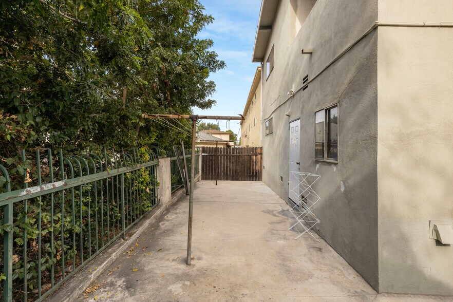 More Photos Of 1316 Barrington Way, Glendale Apartments For Sale