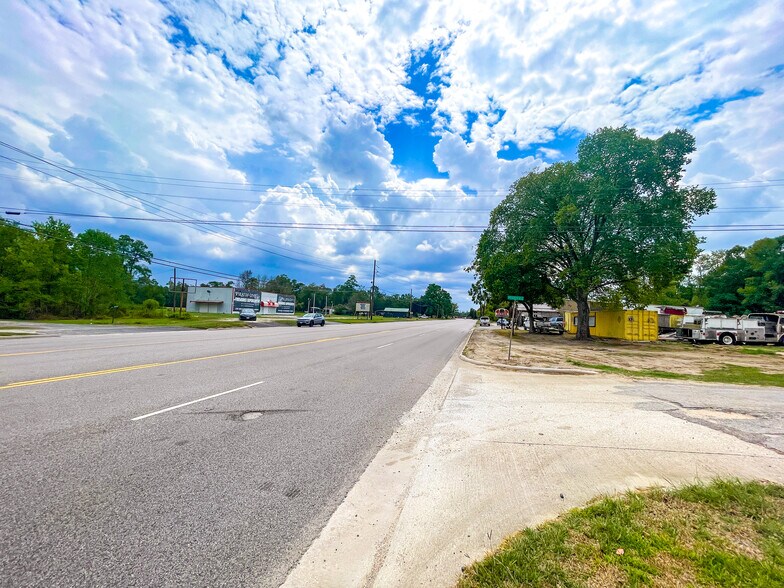 More Photos Of 2305 N Main St, Vidor Flex For Sale