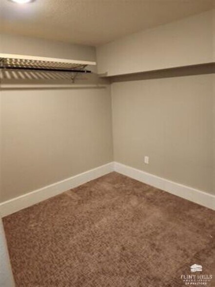 More Photos Of 303 N Cedar St, Abilene Storefront For Sale